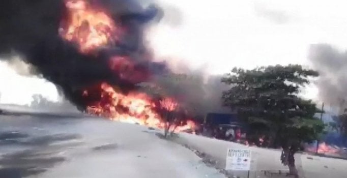 Uganda’da yakıt tankeri patladı: 11 ölü Uganda’da yakıt tankeri patladı: 11 ölü