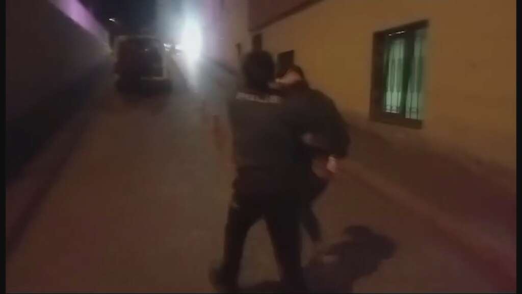 Kesinleşmiş cezası bulunan zehir taciri polisten kaçamadı Kesinleşmiş cezası bulunan zehir taciri polisten kaçamadı