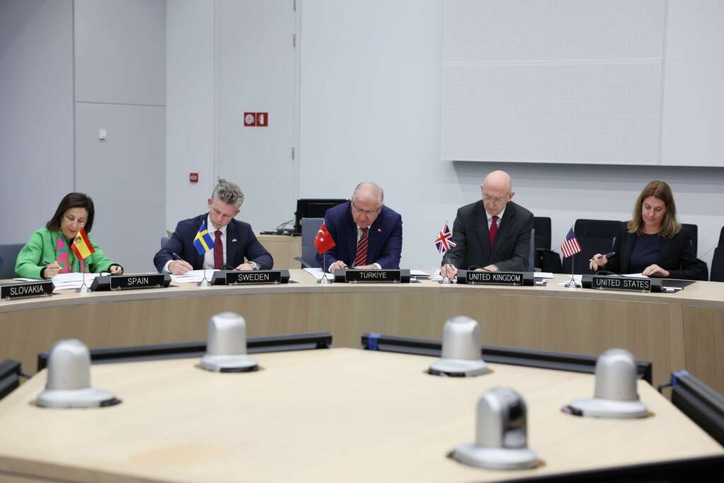 NATO Savunma Bakanları, Yüksek Görünürlüklü Projeler Niyet Mektuplarını imzaladı NATO Savunma Bakanları, Yüksek Görünürlüklü Projeler Niyet Mektuplarını imzaladı