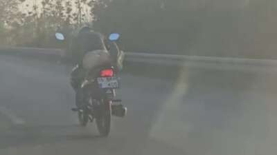 Bursa’da motosikletlinin tehlikeli hareketleri kamerada