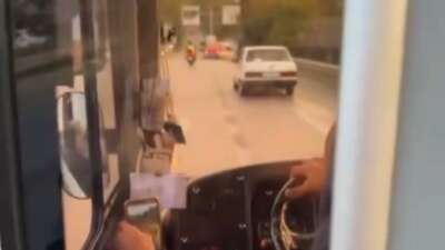 Bursa’da pes dedirten anlar: Otobüs şoförü kazaya davetiye çıkardı!