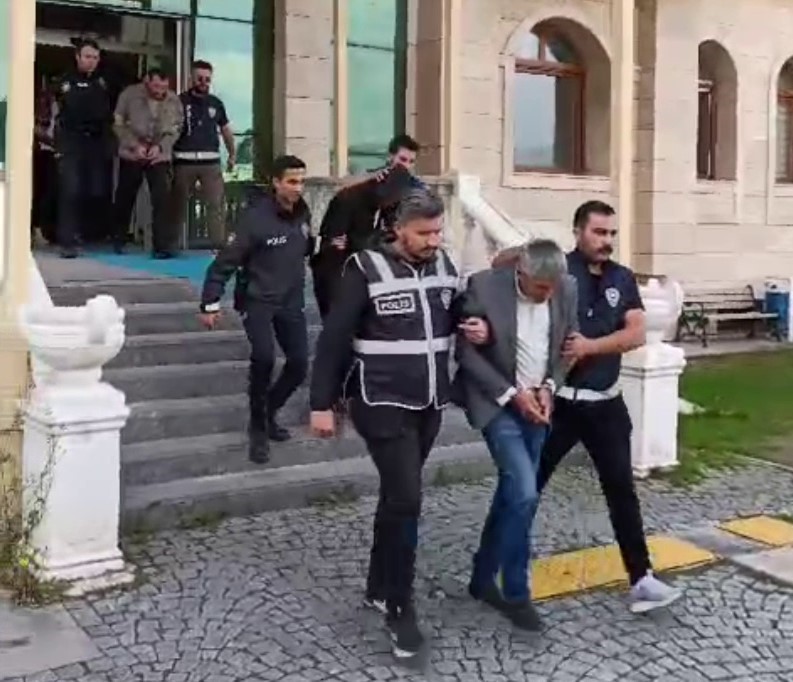 Polis hayvan hırsızlarını yakaladı Polis hayvan hırsızlarını yakaladı