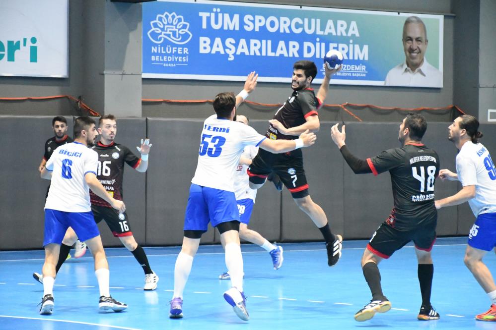 Nilüfer Belediyespor zirve yürüyüşünü sürdürüyor Nilüfer Belediyespor zirve yürüyüşünü sürdürüyor