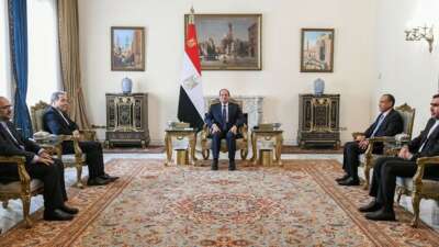 Mısır Cumhurbaşkanı Sisi, İran Dışişleri Bakanı Arakçi ile bir araya geldi