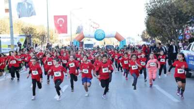 Bursa’da Cumhuriyet coşkusu, koşu ile başladı