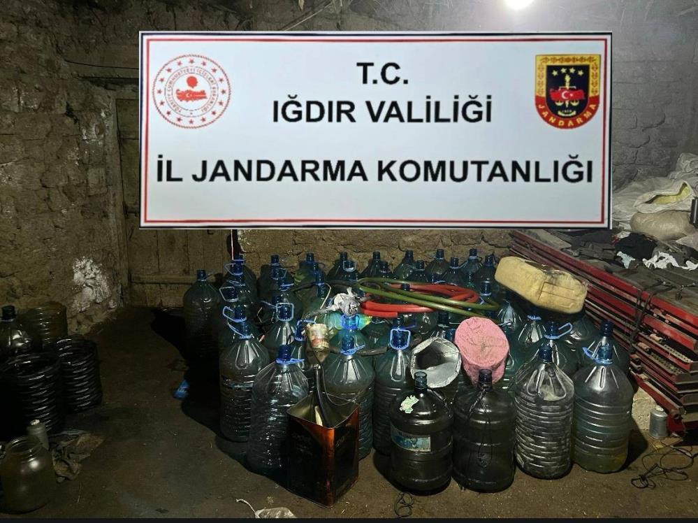 Iğdır’da 4 bin 150 litre kaçak akaryakıt ele geçirildi Iğdır’da 4 bin 150 litre kaçak akaryakıt ele geçirildi