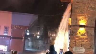 Bursa’da tarihi çarşıda şelale oluştu