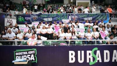 Bursa’da basketbolcular, meme kanserine ‘dur’ dedi
