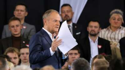 Tusk: Sığınma hakkını geçici süreyle askıya alacağız