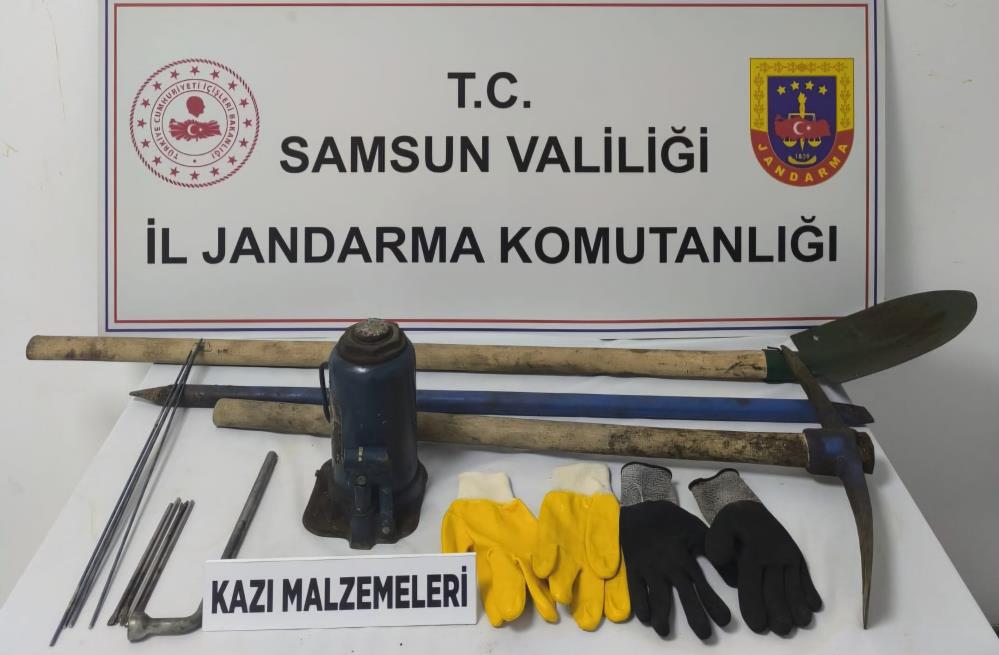 Samsun’da kaçak kazı yapan 3 kişi yakalandı Samsun’da kaçak kazı yapan 3 kişi yakalandı