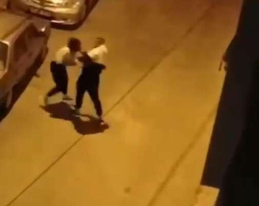 Defalarca yumruklanan genç kız, yine de suç makinesinin peşinden gitti