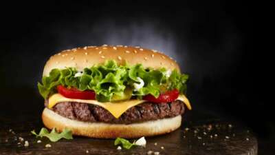 Hamburger zincirinde salgın krizi! Nedeni belli oldu