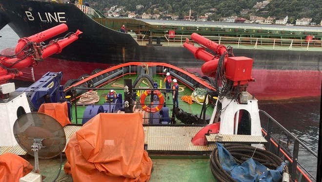 İstanbul Boğazı gemi trafiğine yeniden açıldı İstanbul Boğazı gemi trafiğine yeniden açıldı