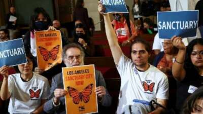 Los Angeles, göçmenleri korumak için “sığınak şehir” yasasını kabul etti