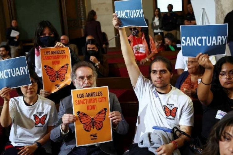 Los Angeles, göçmenleri korumak için “sığınak şehir” yasasını kabul etti