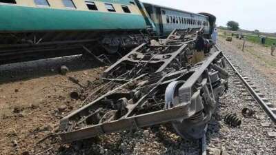 Pakistan’da tren istasyonunda bombalı saldırı: 24 ölü, 44 yaralı