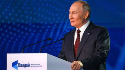 Putin seçim zaferinden dolayı Trump’ı tebrik etti