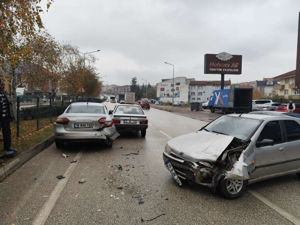 Bursa’da zincirleme kaza: 1’i bebek 3 kişi yaralandı