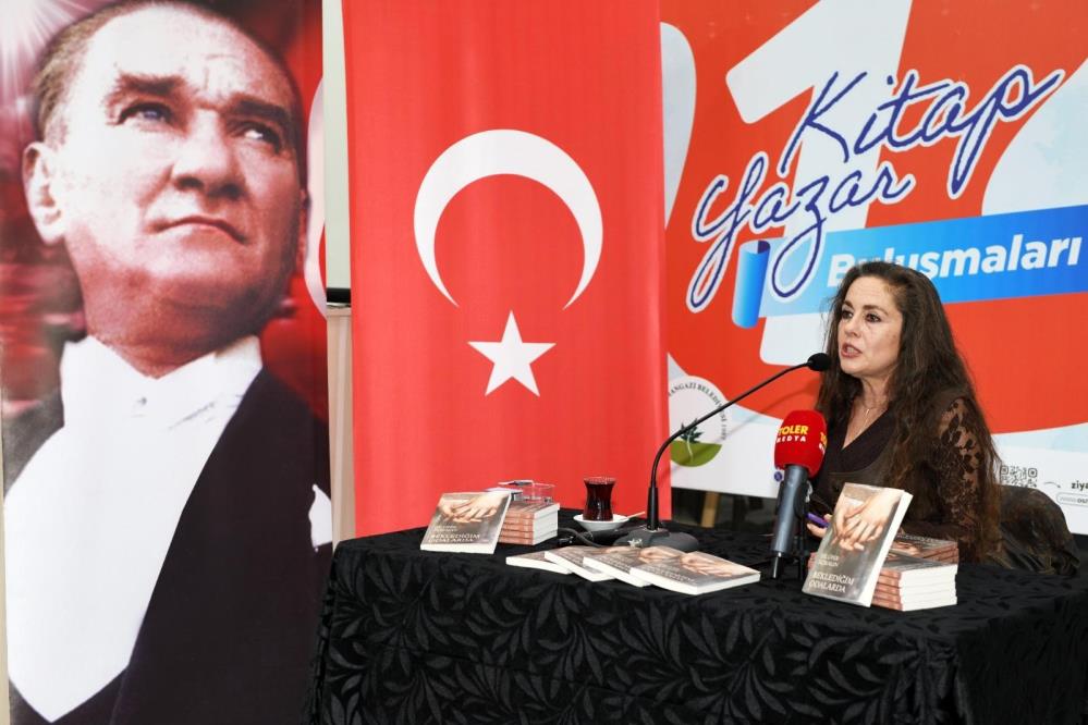 Oyuncu-yazar Nilüfer Açıkalın, Osmangazili edebiyatseverlerle buluştu