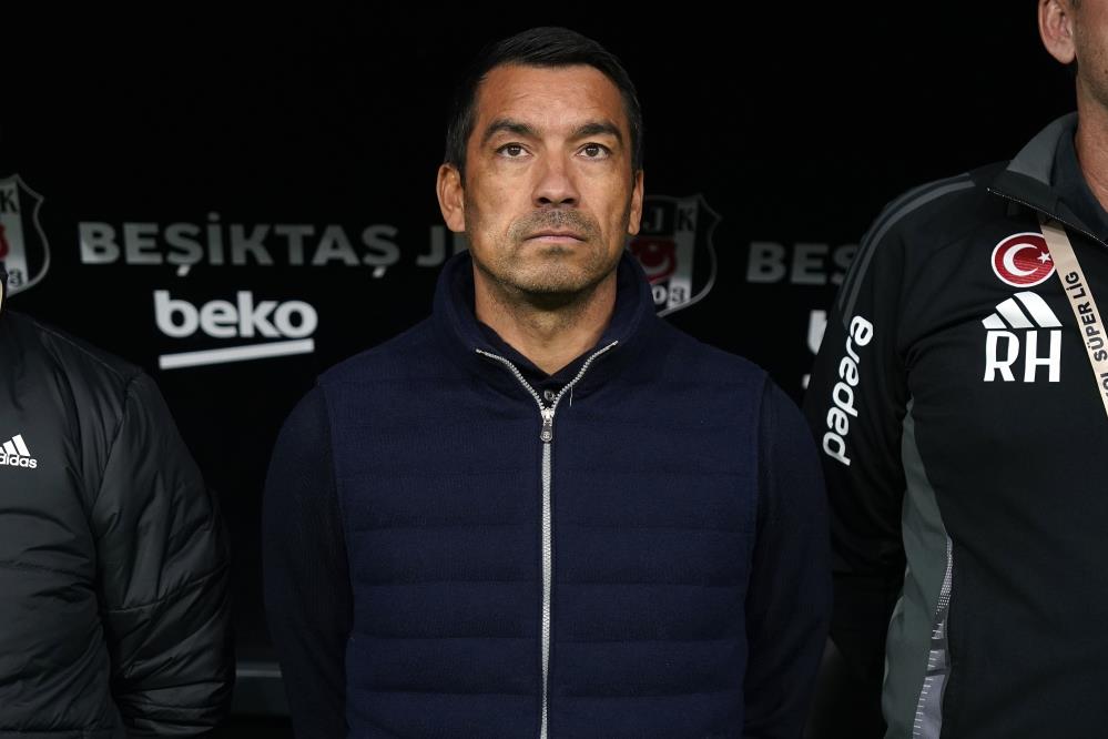 Beşiktaş’tan Bronckhorst kararı