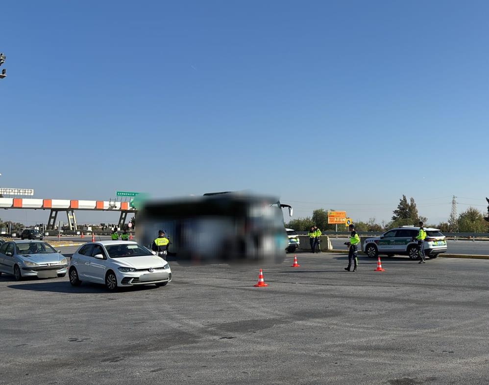 Düzensiz göçmenler Otoyol Jandarması’ndan kaçamadı Düzensiz göçmenler Otoyol Jandarması’ndan kaçamadı