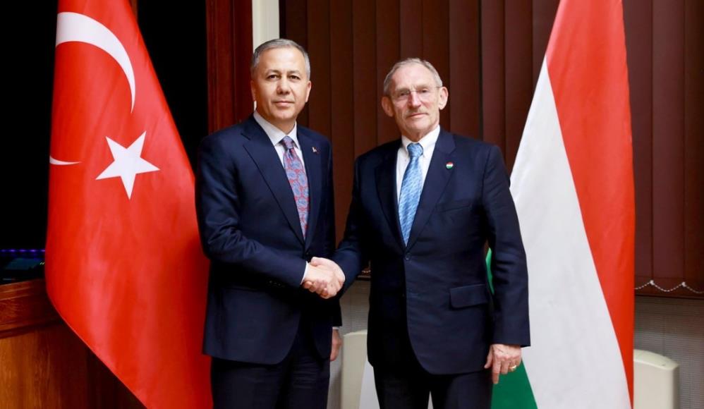 Bakan Yerlikaya, Macaristan İçişleri Bakanı Pinter ile görüştü Bakan Yerlikaya, Macaristan İçişleri Bakanı Pinter ile görüştü