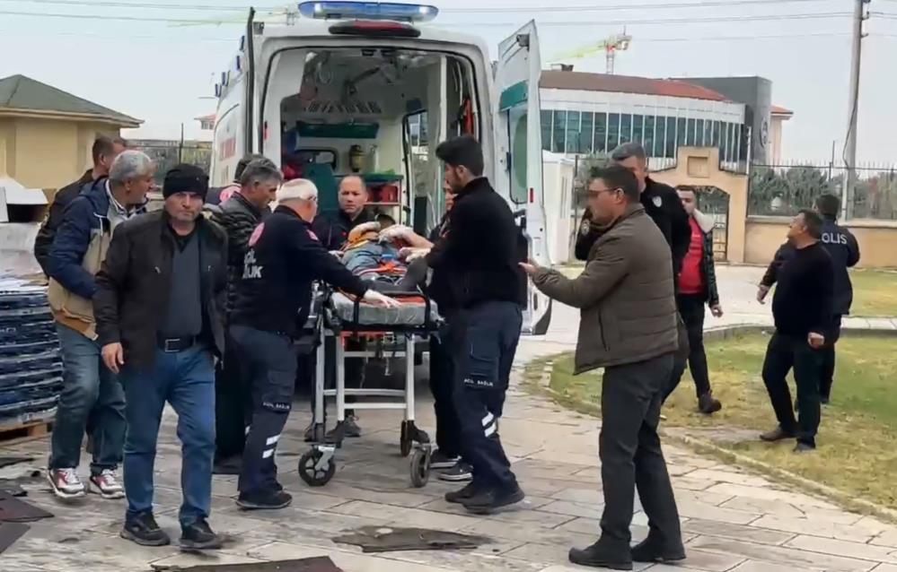Müze tadilatında portatif asansör devrildi: 2 işçi yaralı Müze tadilatında portatif asansör devrildi: 2 işçi yaralı