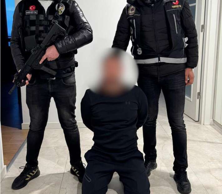Kırmızı bültenle aranan baron yakalandı Kırmızı bültenle aranan baron yakalandı