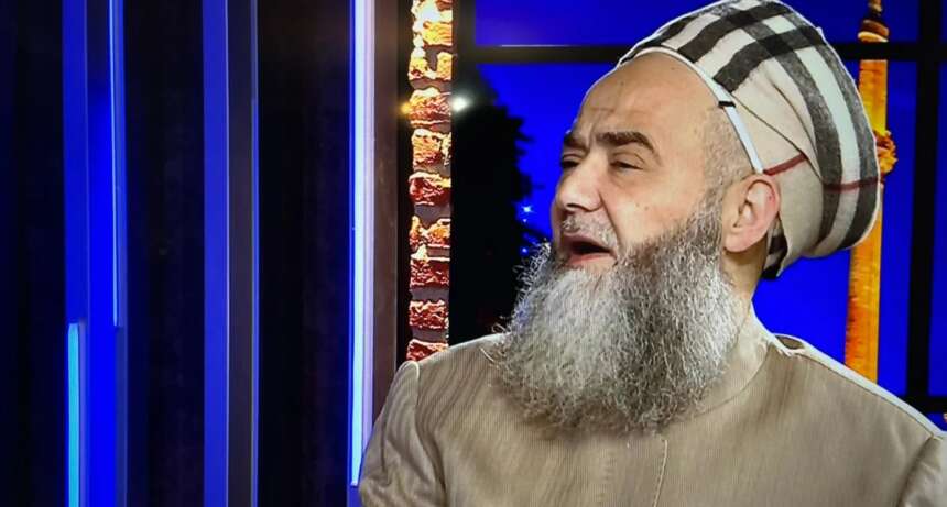 Cübbeli Ahmet Hoca hastaneye kaldırıldı Cübbeli Ahmet Hoca hastaneye kaldırıldı