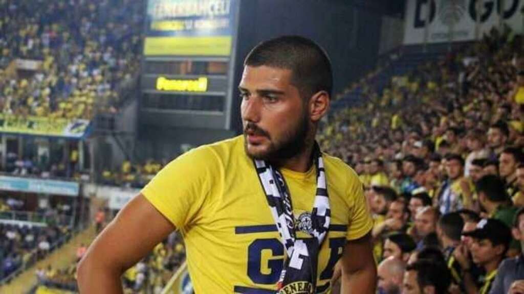 Fenerbahçeli taraftar grubu GFB’nin lideri ve beraberindeki 7 kişi gözaltında Fenerbahçeli taraftar grubu GFB’nin lideri ve beraberindeki 7 kişi gözaltında