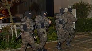 İstanbul’da terör operasyonuna 6 gözaltı İstanbul’da terör operasyonuna 6 gözaltı