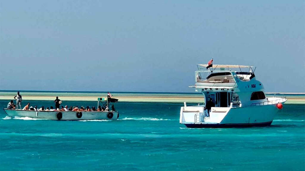 Mısır’da batan turist teknesinde 4 kişinin cansız bedenine ulaşıldı Mısır’da batan turist teknesinde 4 kişinin cansız bedenine ulaşıldı