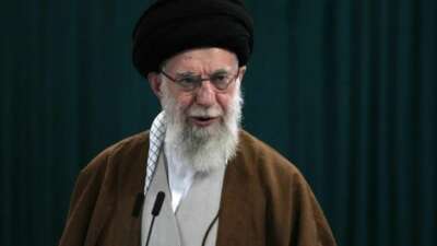 İran Dini Lideri Hamaney: “İsrail, Suriye üzerinden Hizbullah’ı yok edeceğini zannediyor”