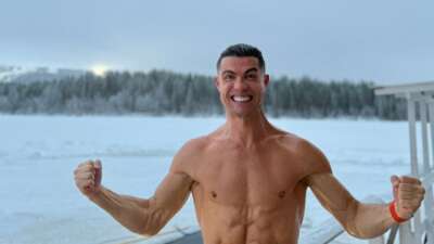Cristiano Ronaldo eksi 20 derecede havuza girdi