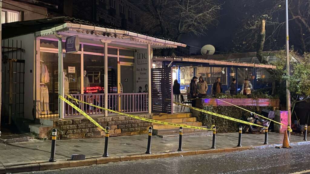 Kahvehane önünde silahlı kavga. 1 yaralı