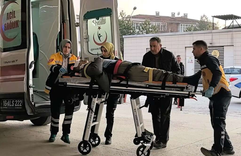 Bursa’da otomobilin çarptığı yaşlı adam ağır yaralandı