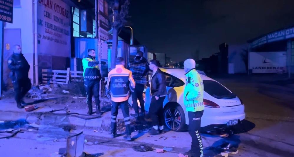 Bursa’da kaza: İki araç kafa kafaya çarpıştı! Bursa’da kaza: İki araç kafa kafaya çarpıştı!