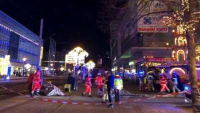 Almanya’da araç Noel pazarındaki kalabalığa daldı: 2 ölü