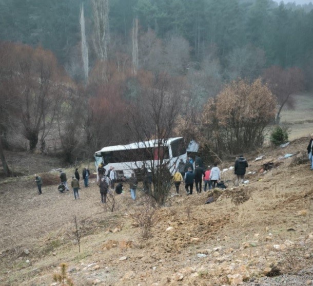 İşçi servisi yoldan çıktı: 9 yaralı İşçi servisi yoldan çıktı: 9 yaralı