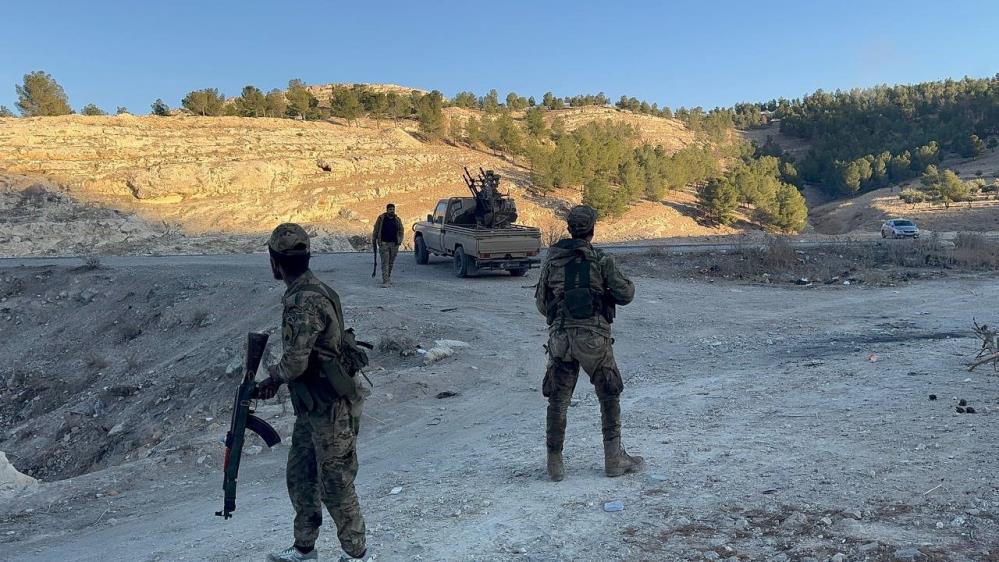 Münbiç’te PKK/YPG’li teröristlerden gazetecilerin bulunduğu bölgeye dronlu saldırı Münbiç’te PKK/YPG’li teröristlerden gazetecilerin bulunduğu bölgeye dronlu saldırı
