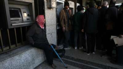 Esad bankaları boşalttı, Suriyeliler mağdur oldu