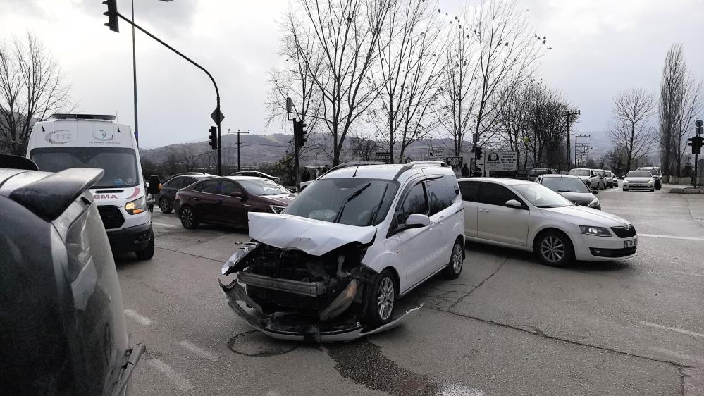 Bursa’da kaza: 1’i çocuk 2 yaralı