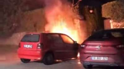 Bursa’da park halindeki araç kül oldu
