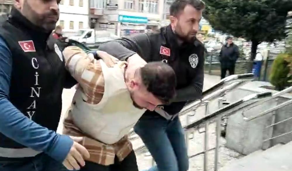 1 kişinin öldüğü borç kavgasında “Ben yaptım” diyerek teslim olan zanlı adliyede 1 kişinin öldüğü borç kavgasında “Ben yaptım” diyerek teslim olan zanlı adliyede