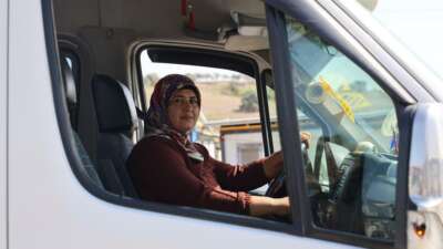 4 çocuk annesi şoför Ayşe, 14 yıldır direksiyon sallayarak ekmek parasını kazanıyor