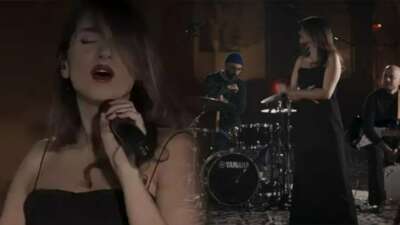 Başörtüsüz konser verince cezaevine gönderildi