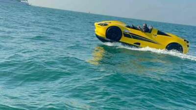 Ferrari görünümlü jet ski dikkat çekti