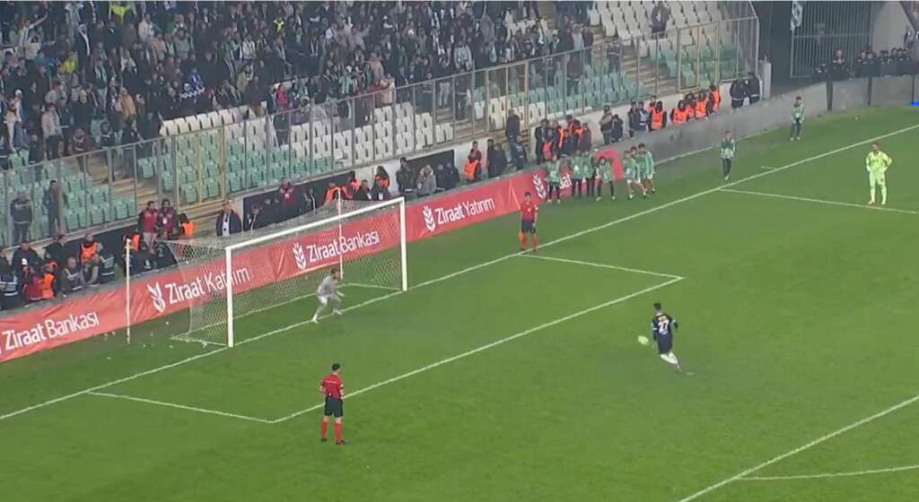 Bursaspor kupaya veda etti! Mehmet Yiğit parmağı kırık oynamış!