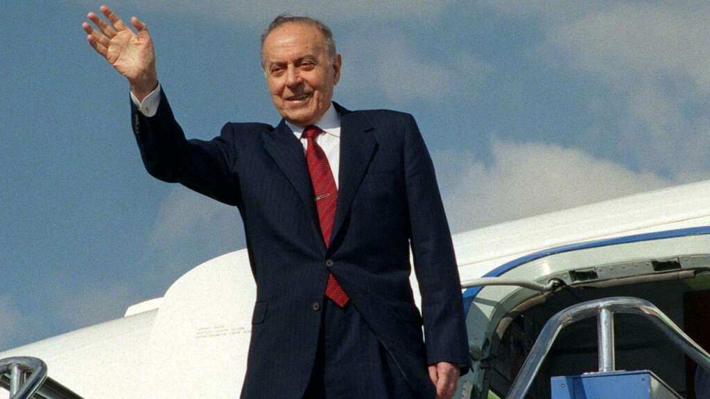 Azerbaycan’ın milli lideri Haydar Aliyev, vefatının 21. yılında anıldı