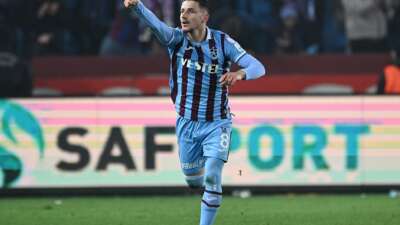 Enis Bardhi ile yolla ayrıldı